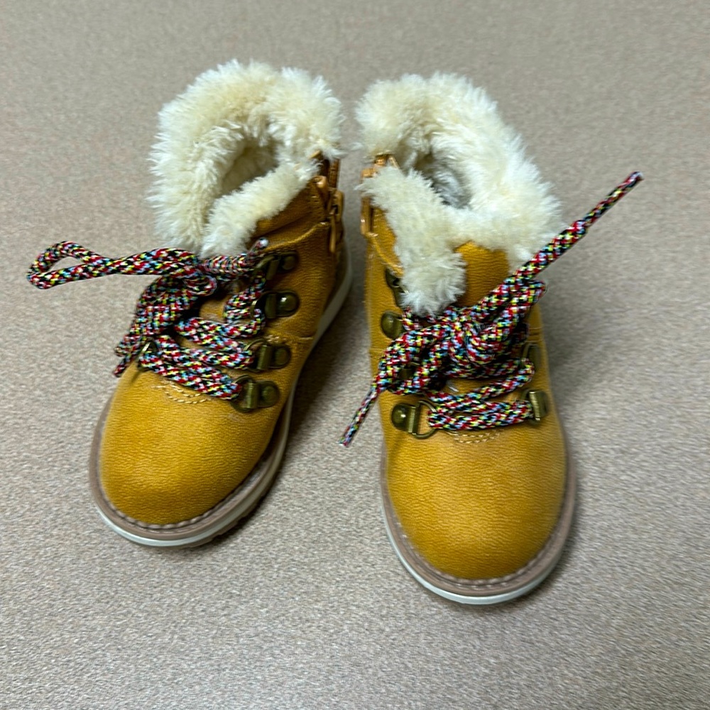 Cat and Jack children’s boot shoe, tan size 6